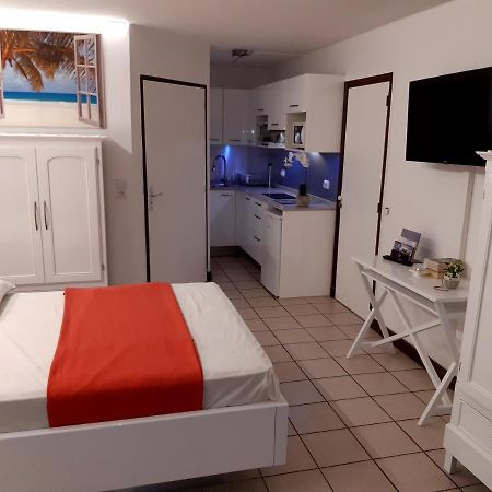 Studio Climatise - Piscine-Plage - 1 A 2 Personnes Appartement Sainte-Anne Buitenkant foto